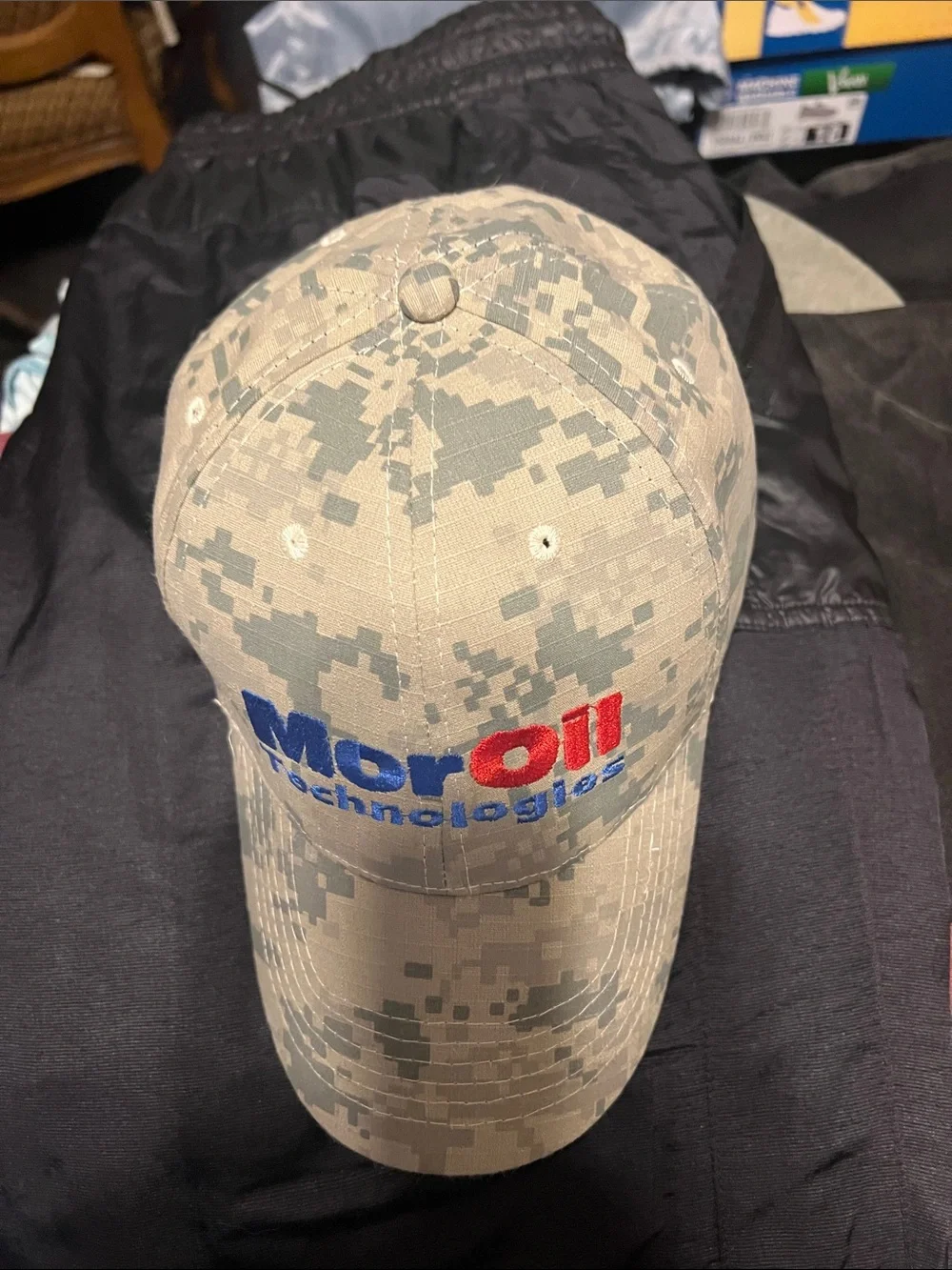 MOROIL TECHNOLOGIES DIGITAL CAMO ADJUSTABLE VELCRO STRAP LIKE NEW HAT